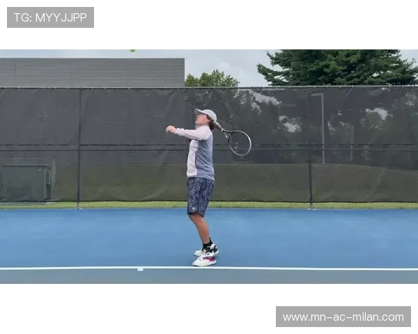 凯斯发球区大角度发球直接拿分，领略网球竞技的极限魅力